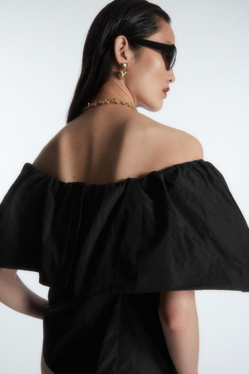 COS Voluminous Off-the-shoulder Felső Női Fekete | VTE-408375