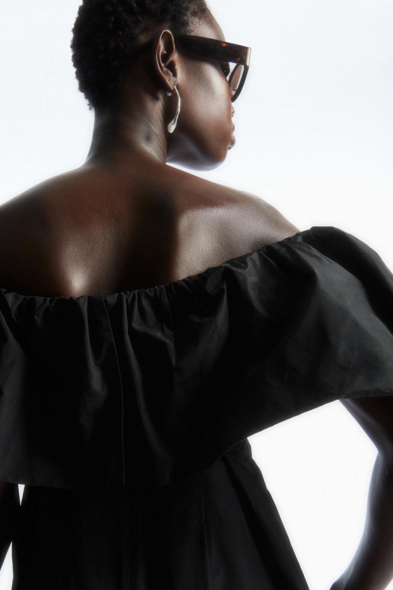 COS Voluminous Off-the-shoulder Mini Ruha Női Fekete | MNX-423687