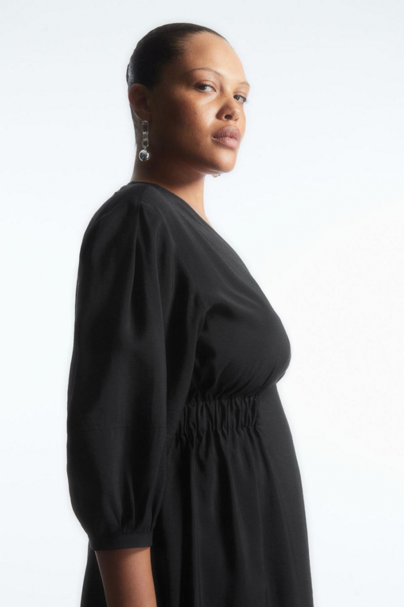 COS Voluminous V-neck Ruha Női Fekete | CVB-764152