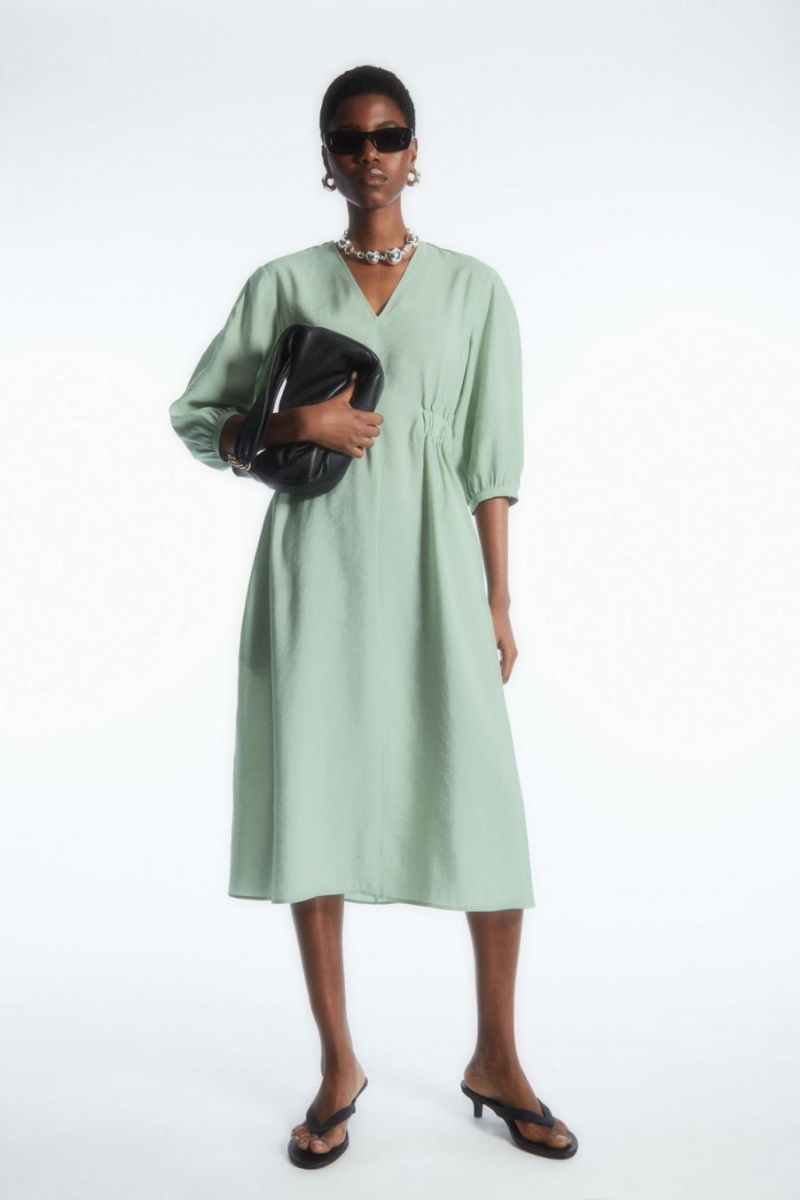 COS Voluminous V-neck Ruha Női Világos Zöld | DCK-306245